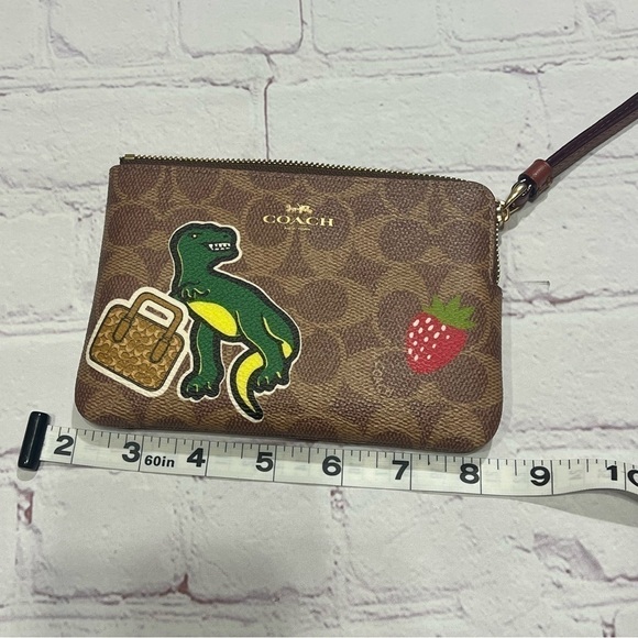 COACH Corner Zip Wristlet In Signature Canvas With Rexie Sticker Print NWT - Picture 14 of 14